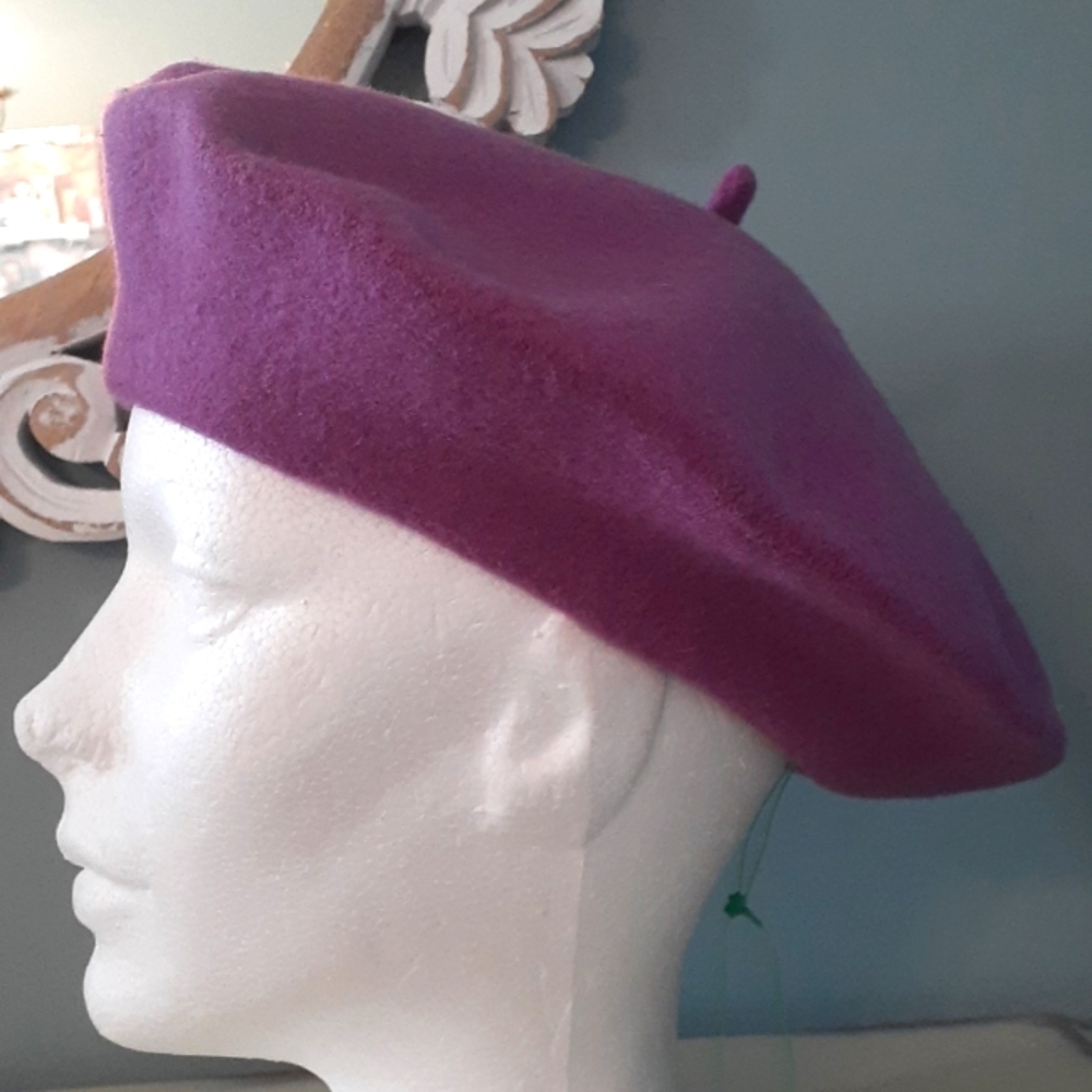 % Benetton Mulberry 100% Wool Beret